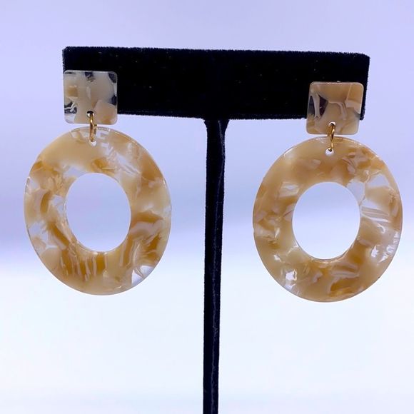 PrettyLittleThing Jewelry - 🪴✨White and Cream Drop Earrings✨✨